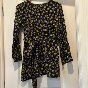 Floral maternity top elegant and flattering with ribbon tie front. Size S